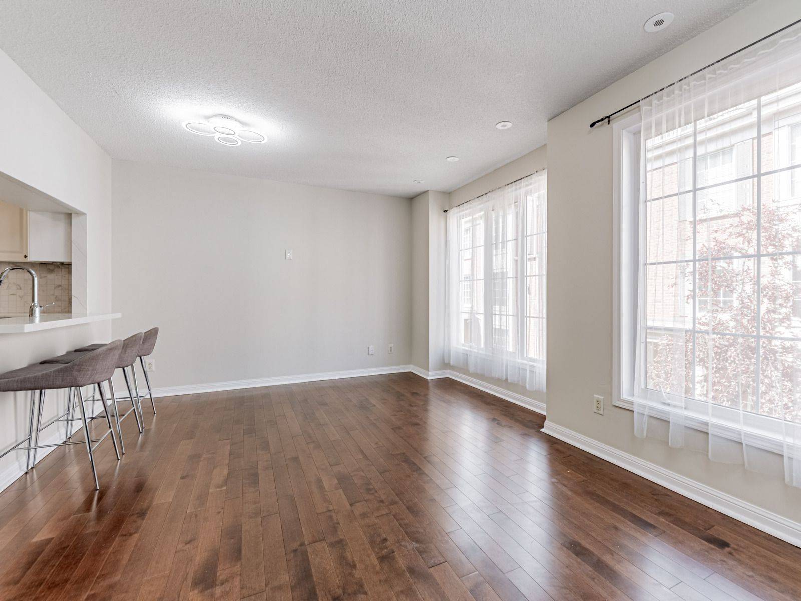 Toronto C14, ON M2N 7C2,3 Everson DR #303