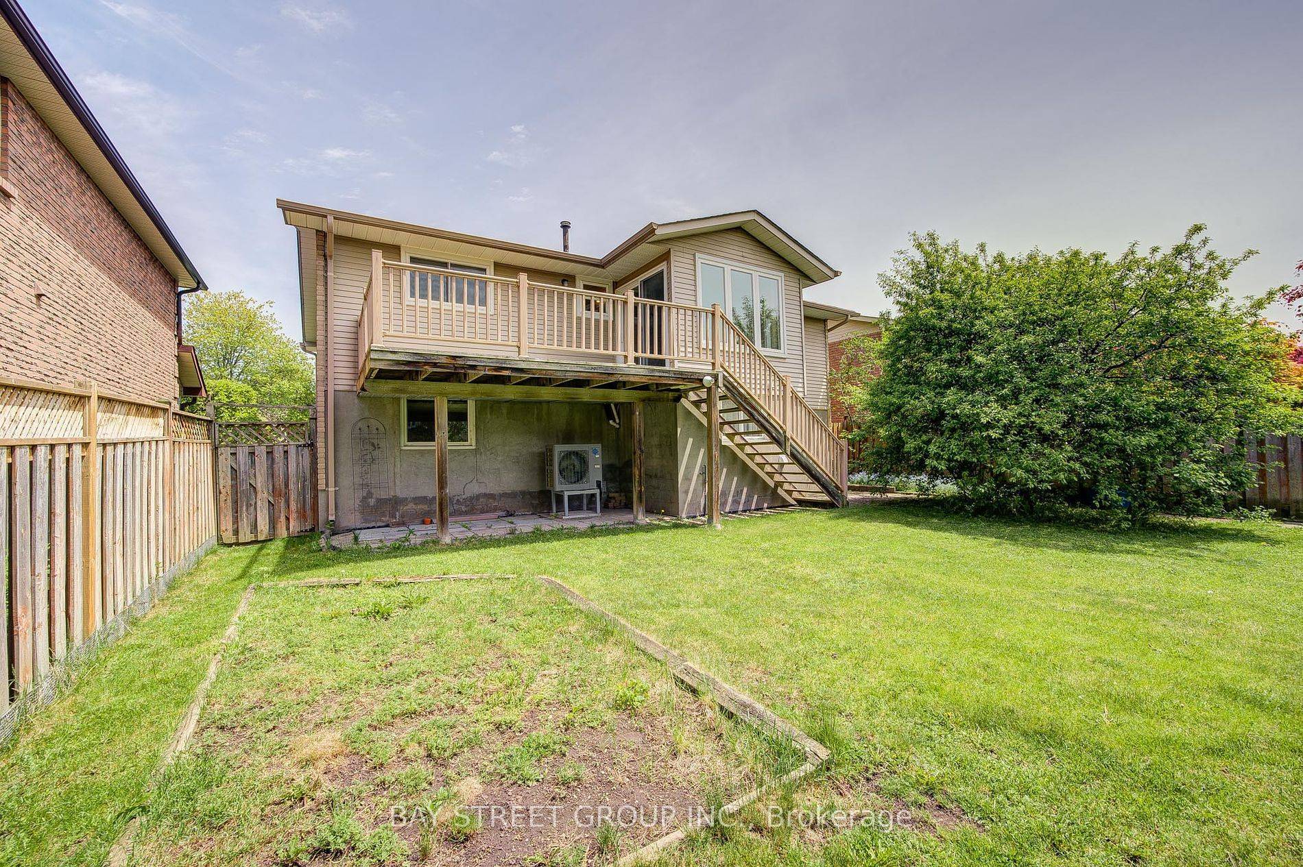 Oshawa, ON L1J 7N5,750 Griffith ST #lower