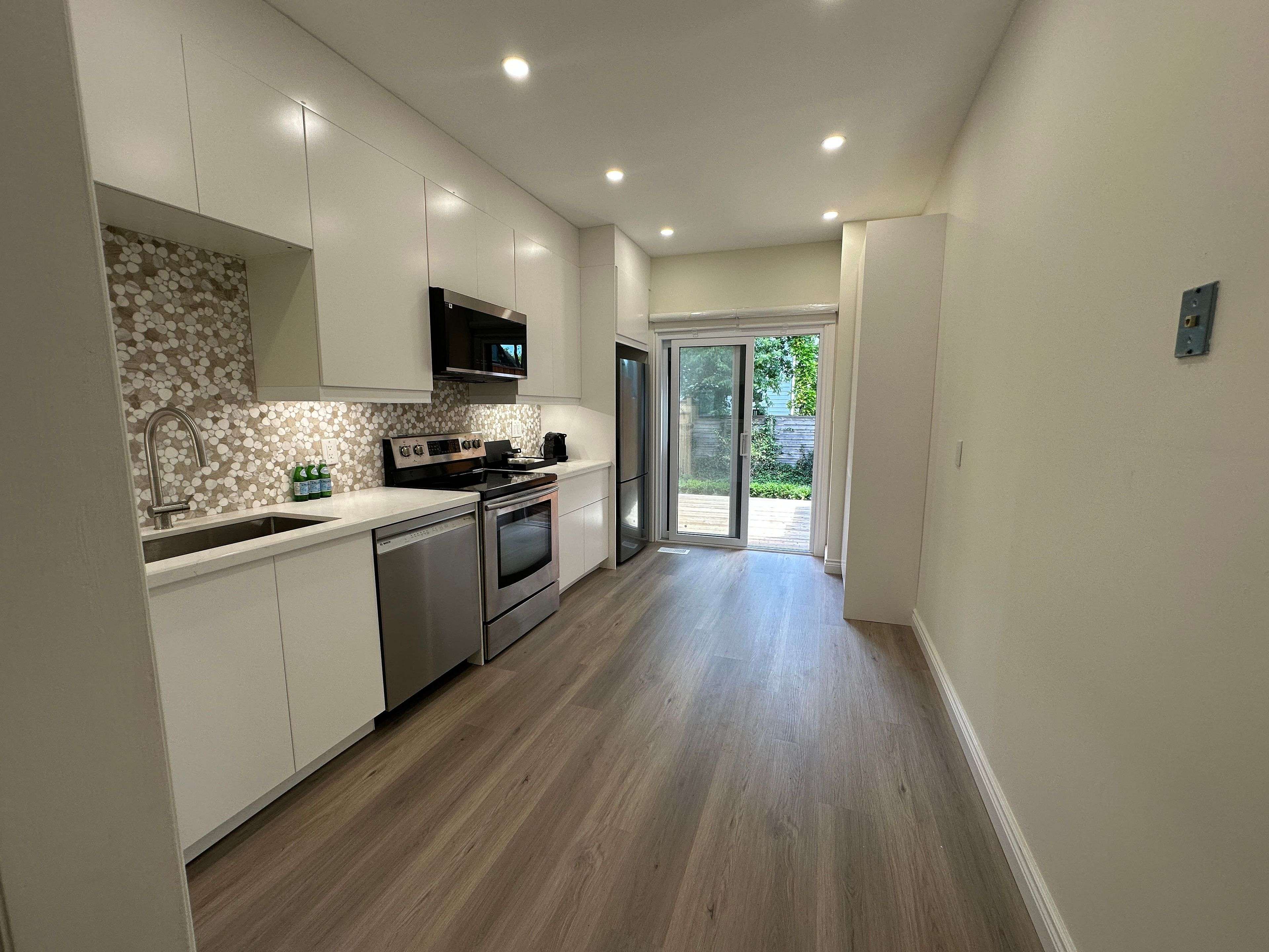 Toronto E01, ON M4M 2H6,37 Grant ST