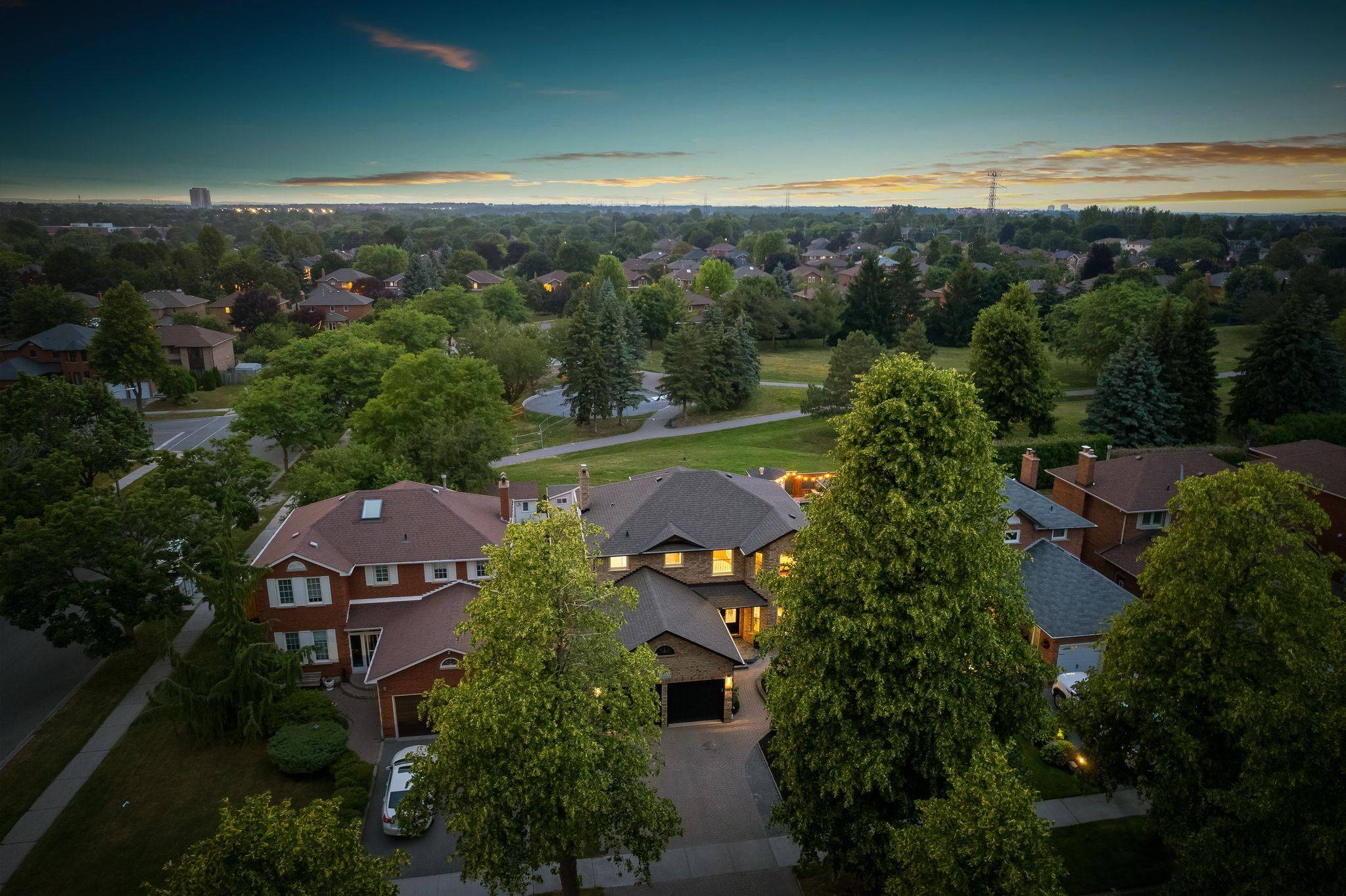 Whitby, ON L1N 8J4,77 Ingleborough DR