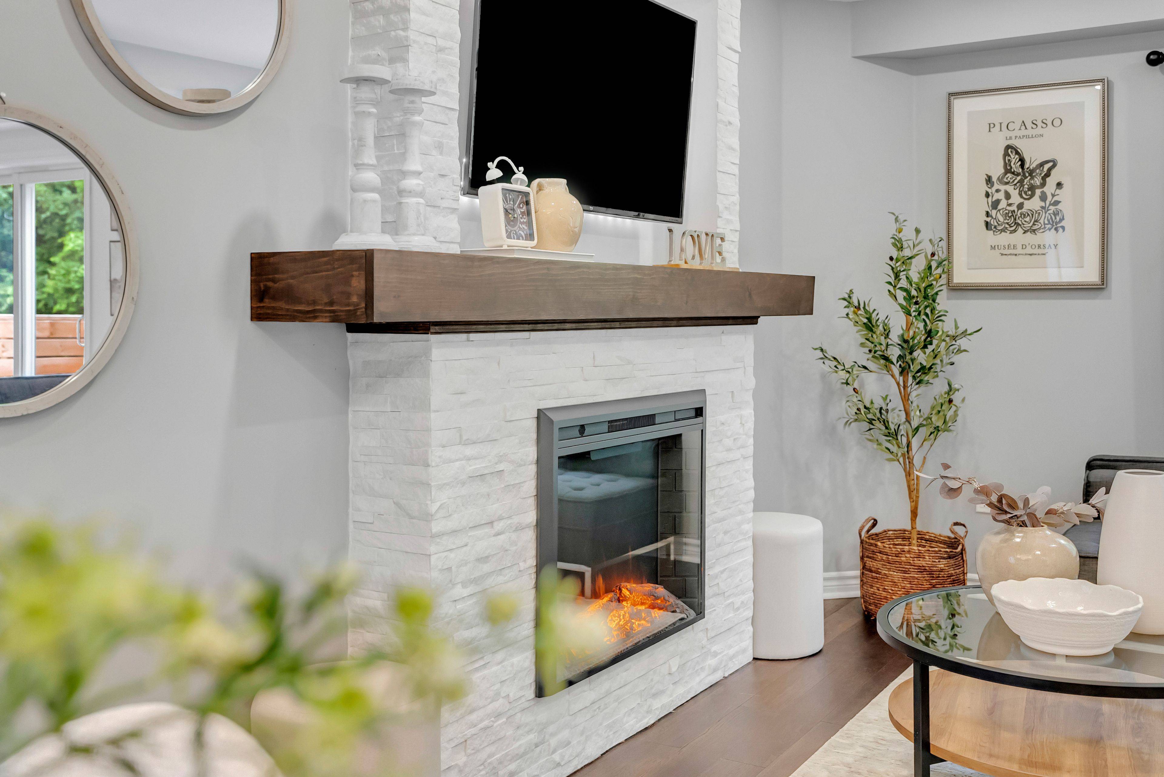 Whitby, ON L1R 2Z6,48 Solmar AVE