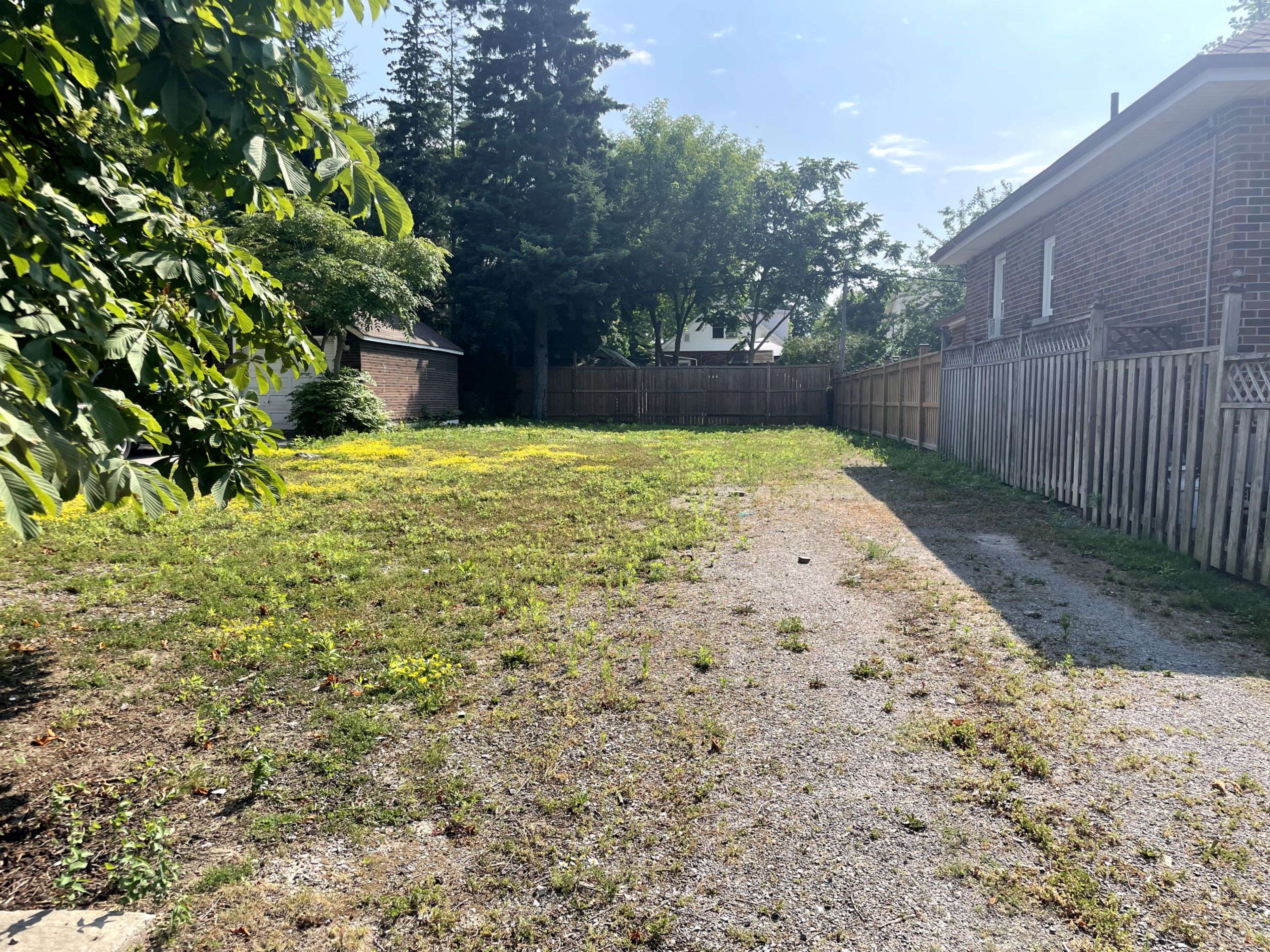 Oshawa, ON L1G 4N4,639 Hortop ST