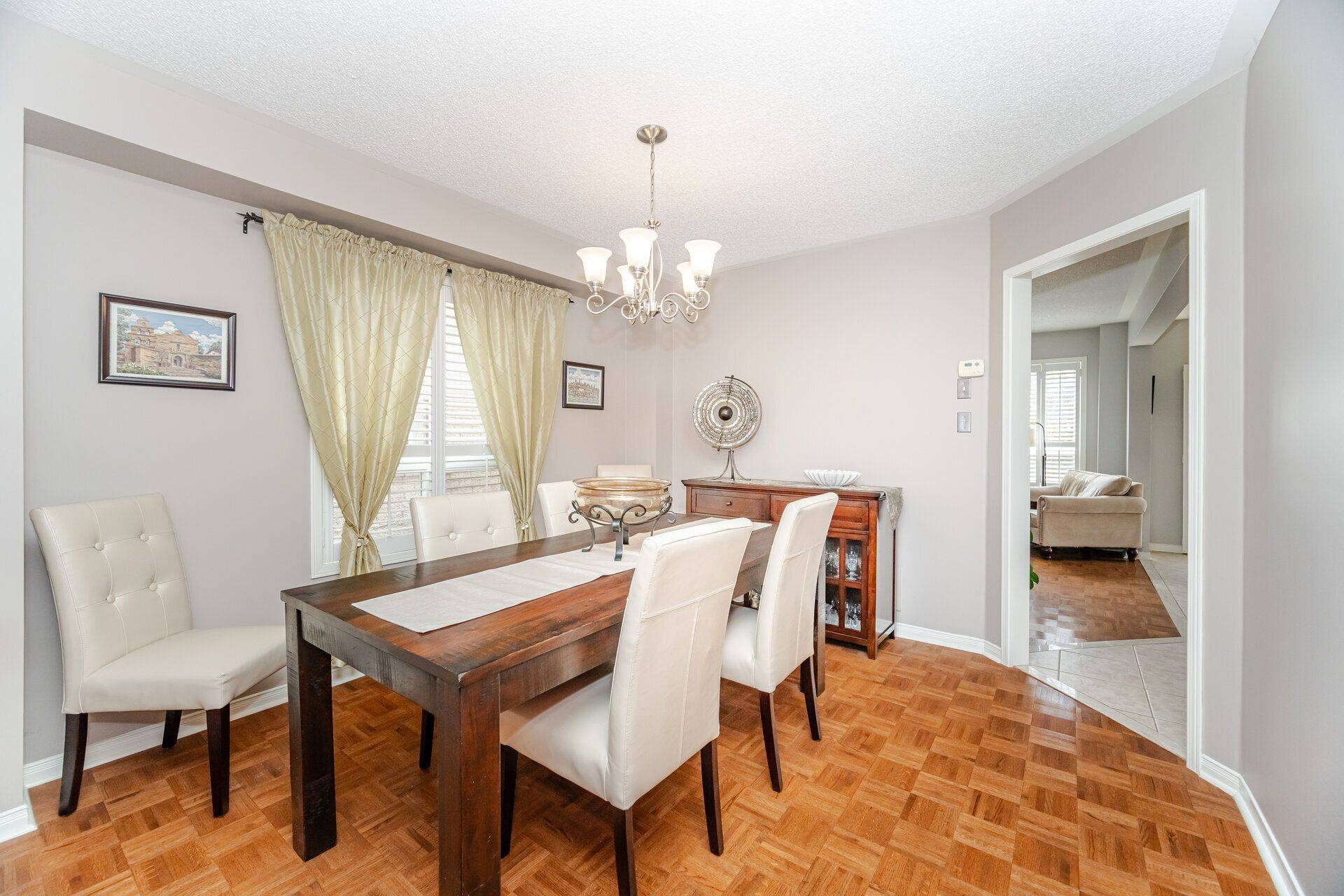 Newmarket, ON L3X 2Z1,910 Oaktree CRES