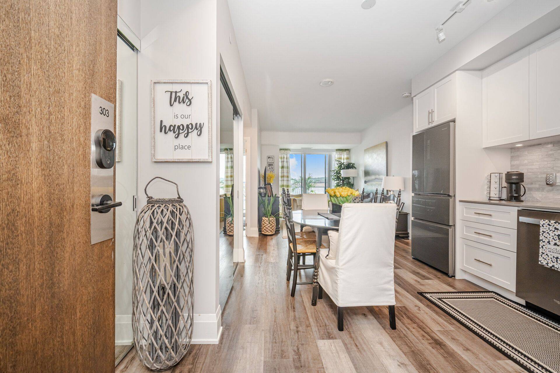 Vaughan, ON L6A 5B9,100 Eagle Rock WAY #303