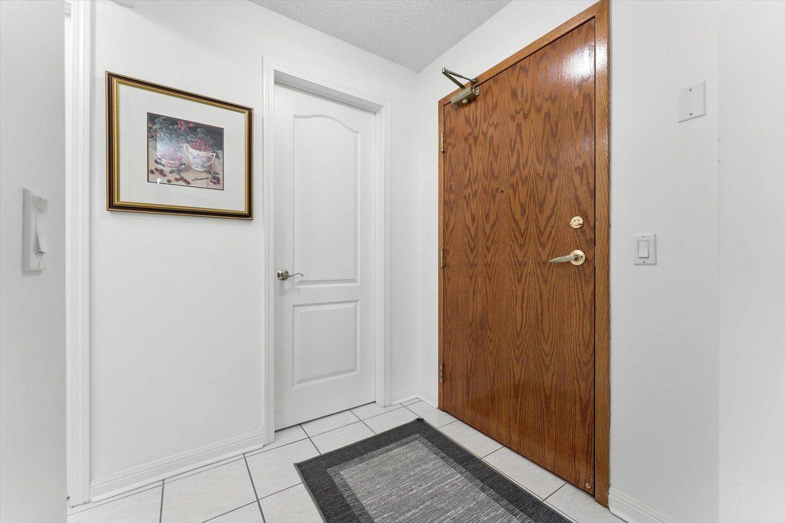 Vaughan, ON L4K 5N6,2502 Rutherford RD #307