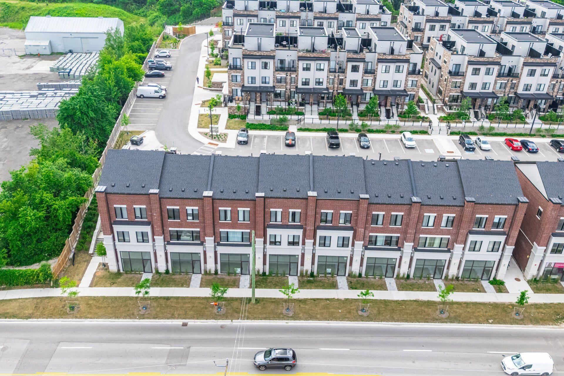 200 Dissette ST #4, Bradford West Gwillimbury, ON L3Z 3G8