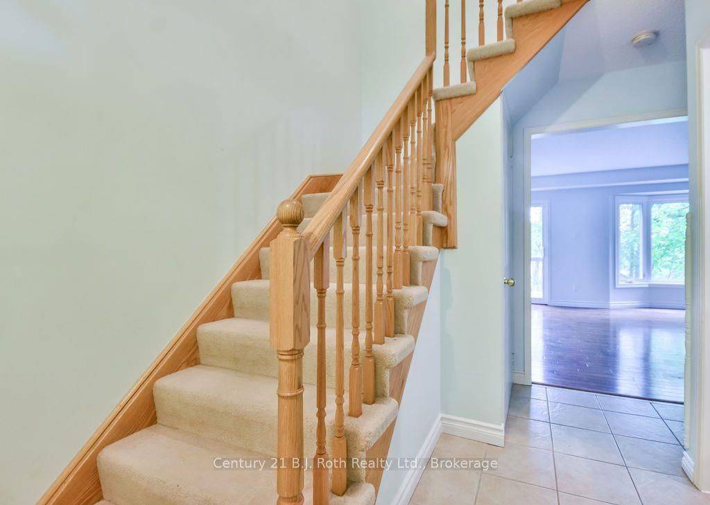 Orillia, ON L3V 7V2,492 LACLIE ST #9