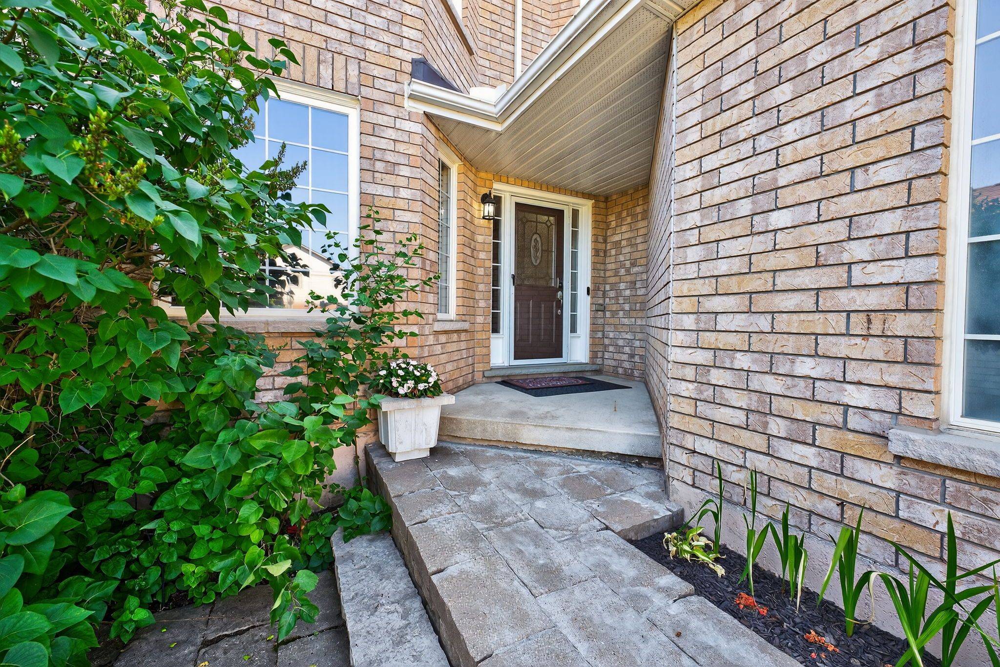Barrie, ON L4N 0X3,56 Bird ST