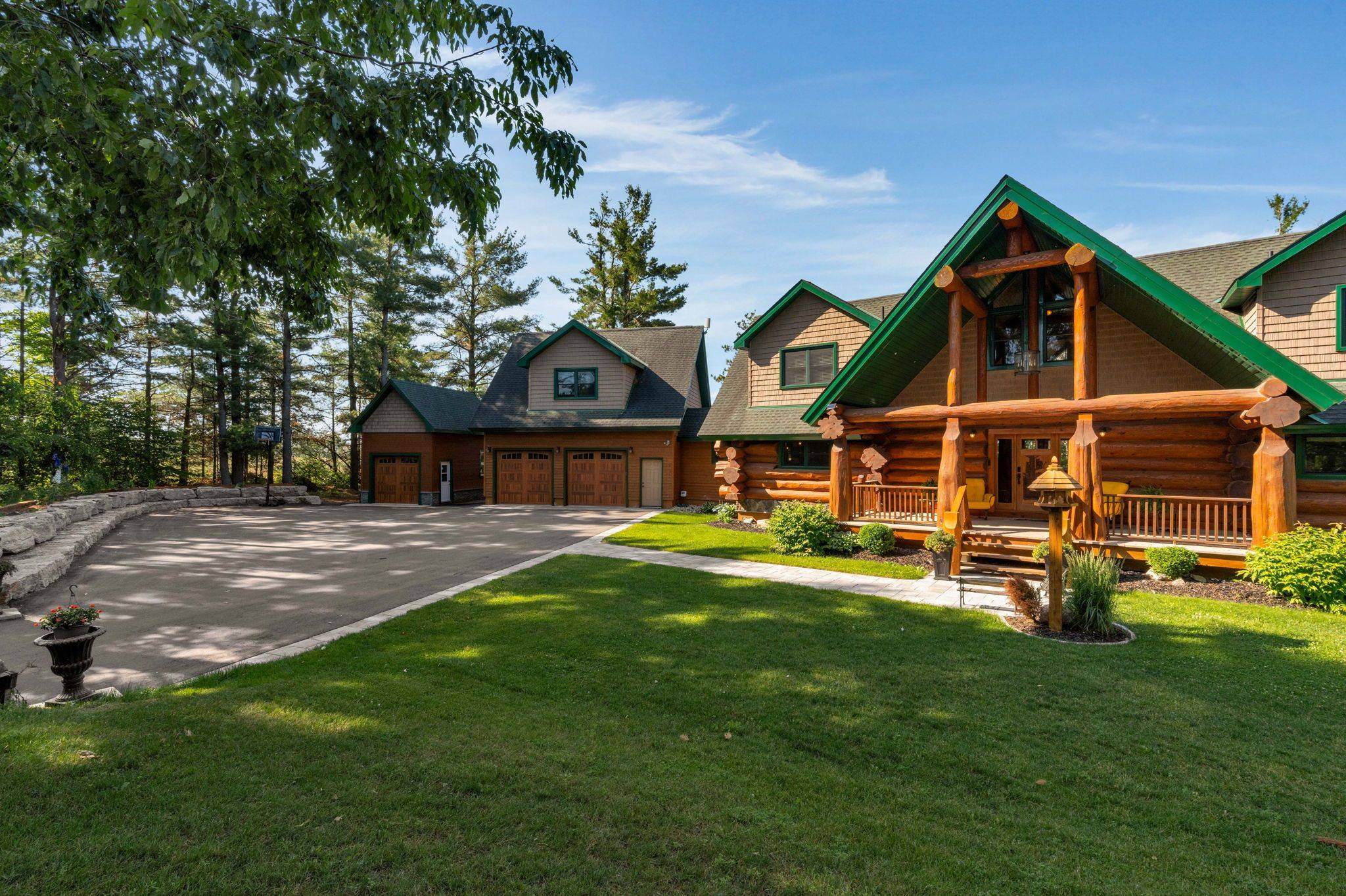 Oro-medonte, ON L0L 1T0,11 Nevis Ridge DR