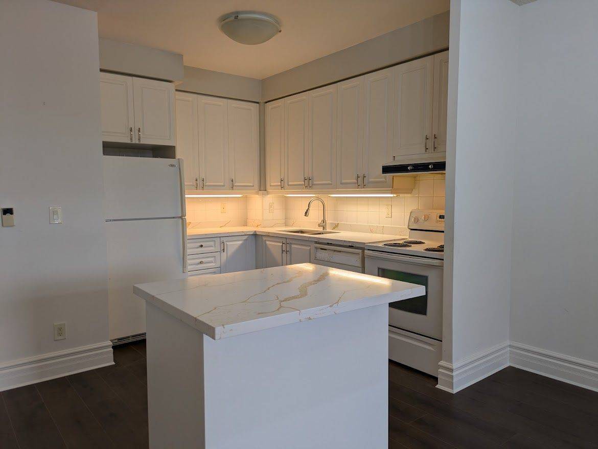 Mississauga, ON L5B 4P5,3888 Duke Of York BLVD #1128