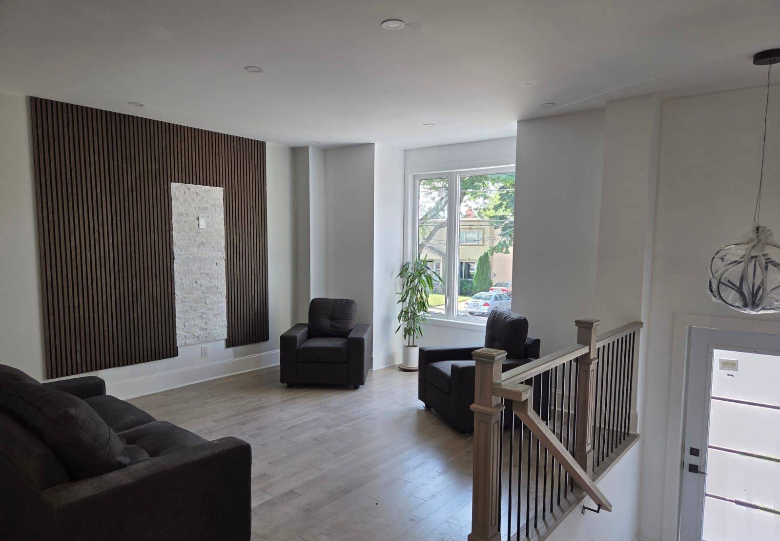 Toronto W06, ON M8W 1Y3,21B Roseland DR