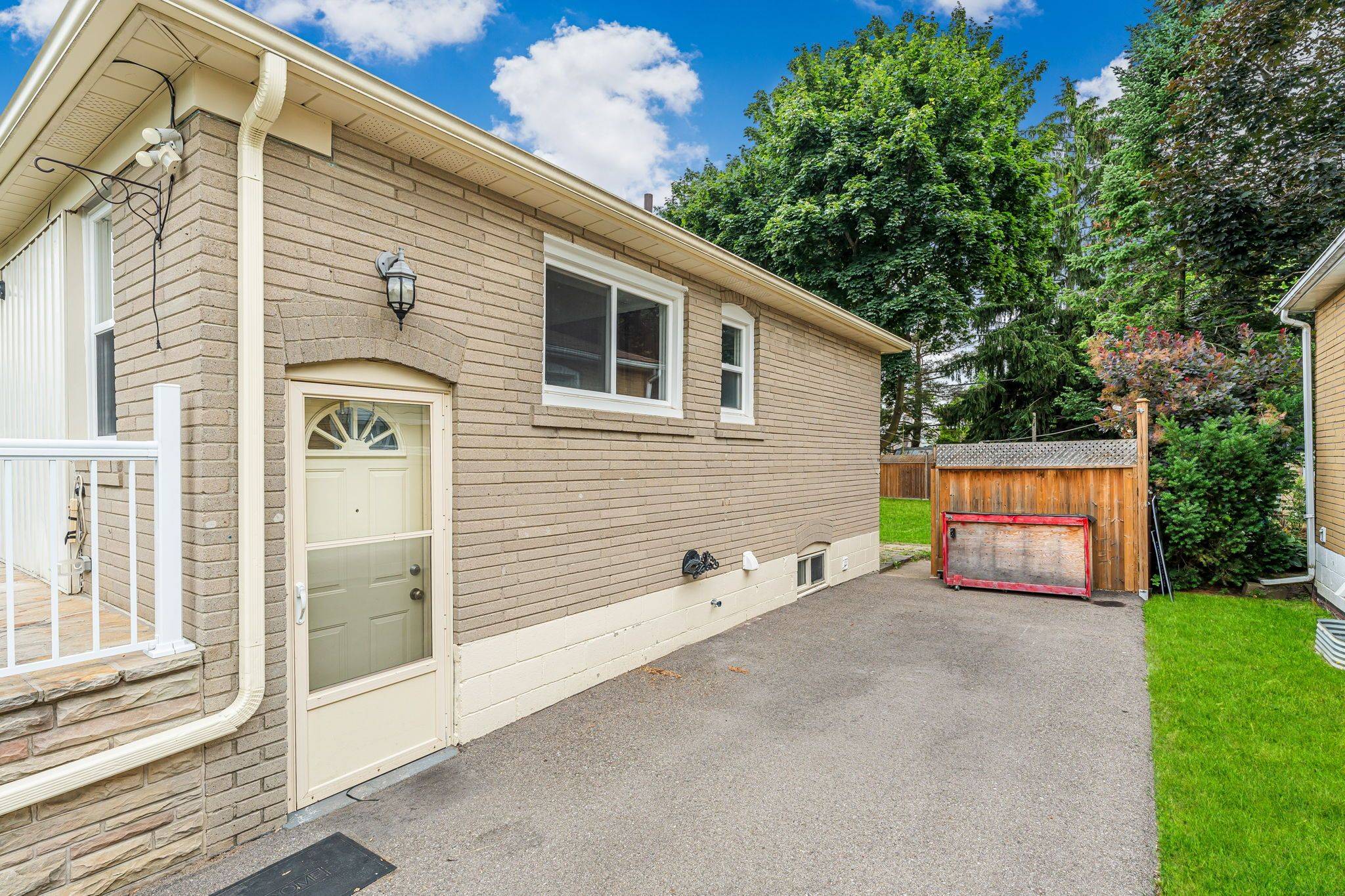 Halton Hills, ON L7G 3X1,27 Shelley ST