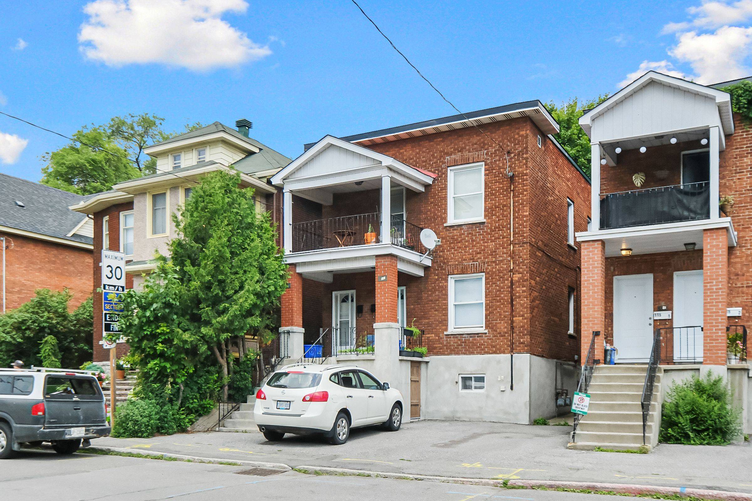 West Centre Town, ON K1Y 1X7,113/113 1/2 Fairmont AVE