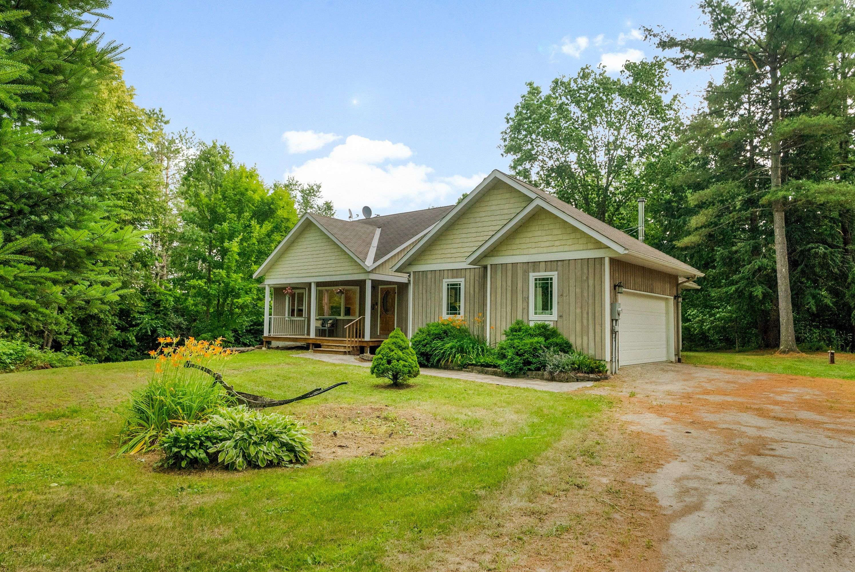 Tay Valley, ON K0G 1A0,955 Bathurst 9th Concession