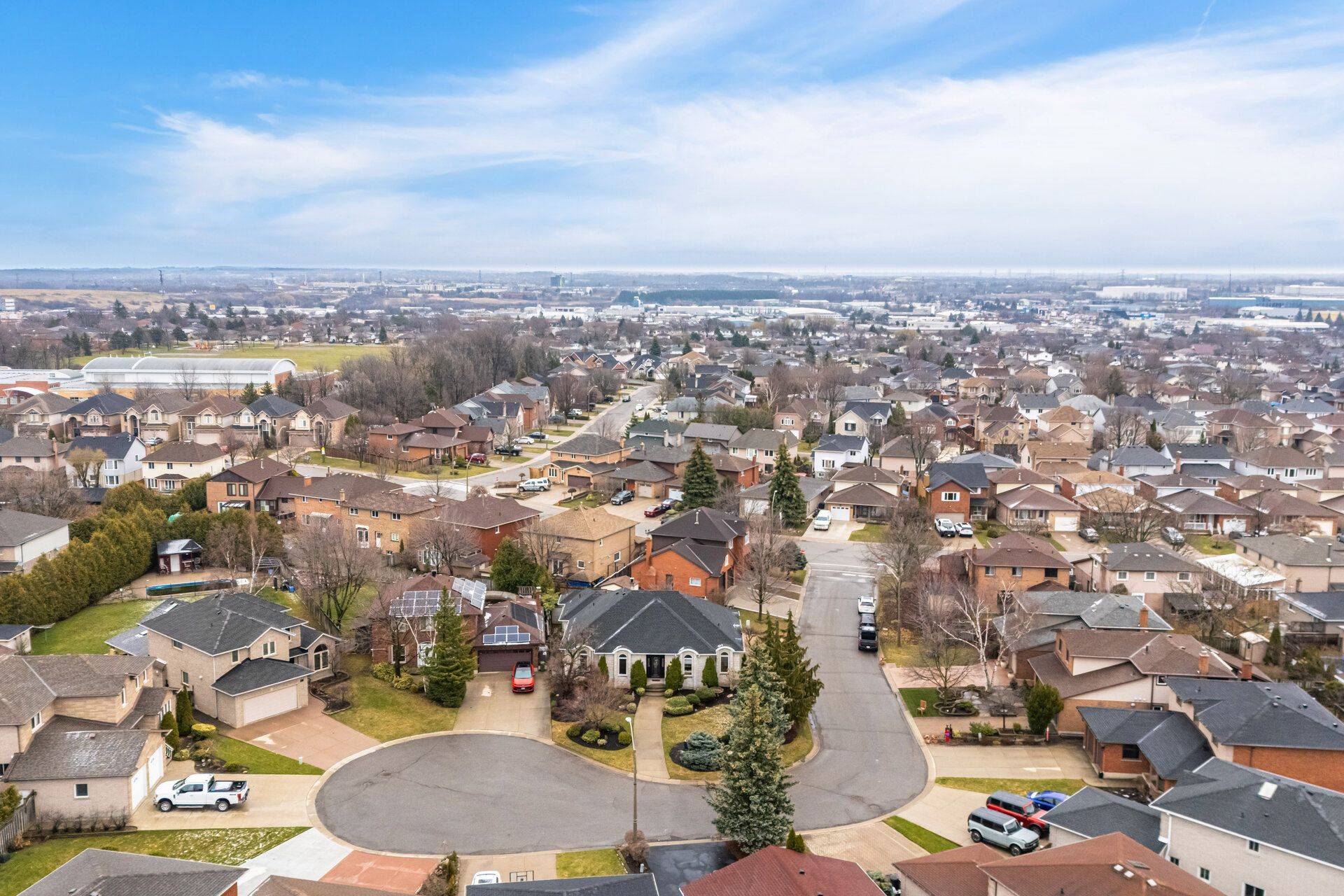 31 Ingrid CT, Hamilton, ON L8W 2V4