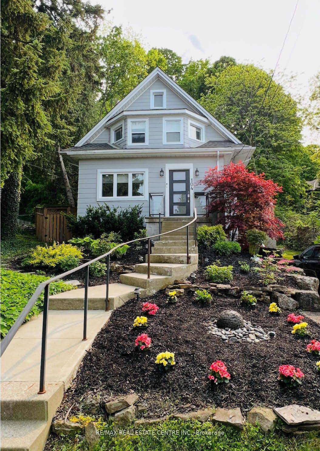 104 Gibson ST, Grimsby, ON L3M 1G9