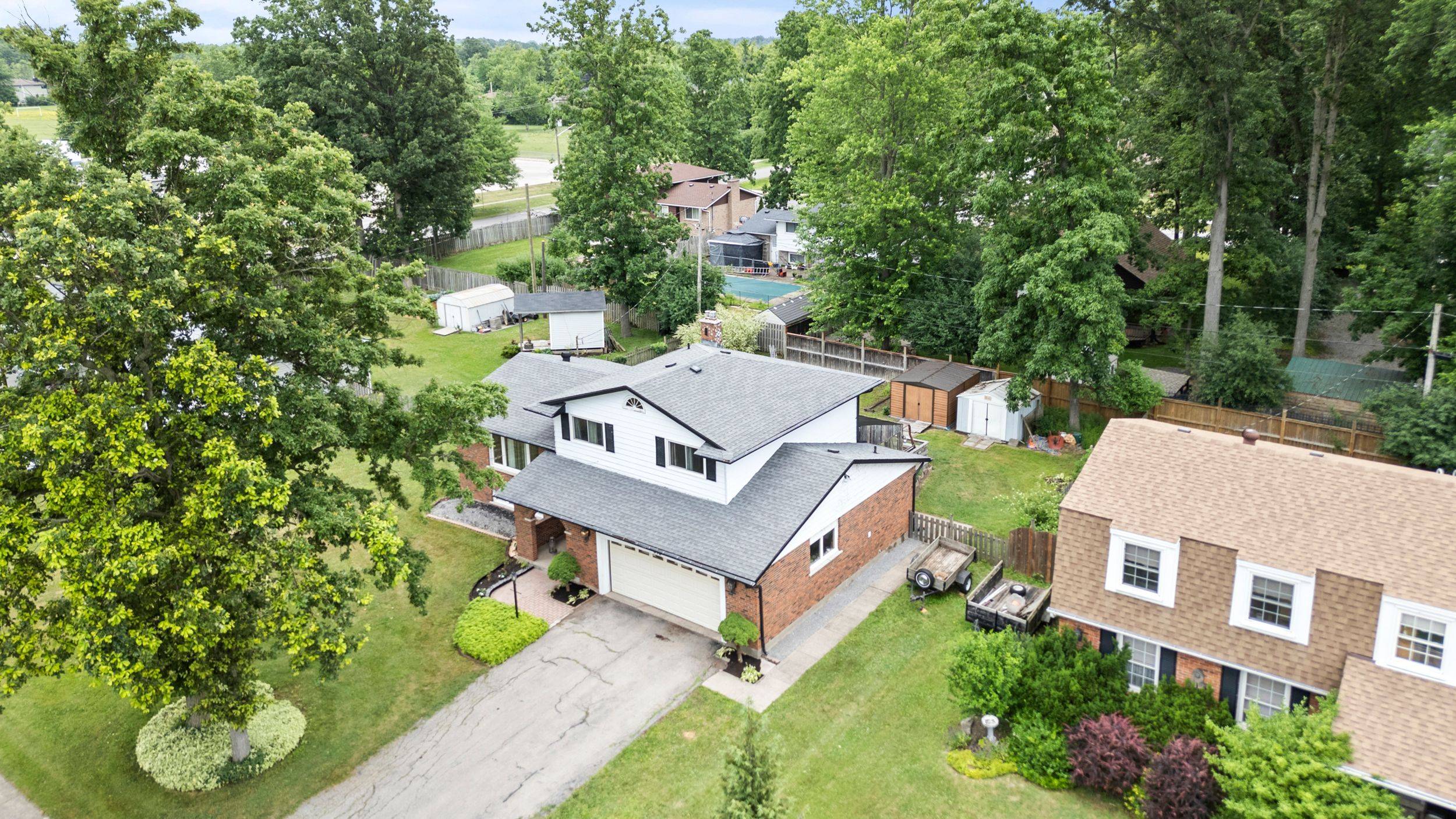 Fort Erie, ON L2A 4Z6,698 Daytona DR