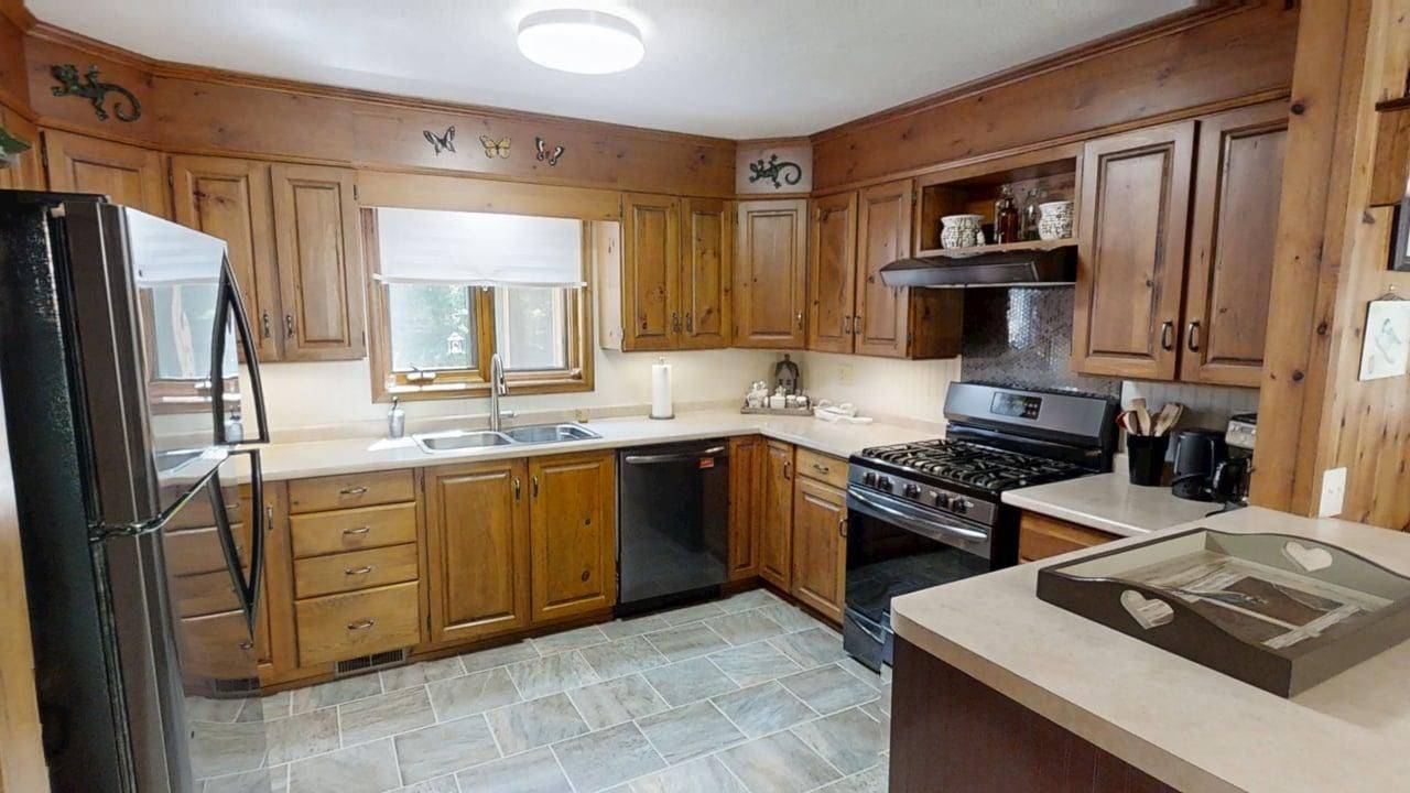 Lake Of Bays, ON P0A 1H0,1004 East Cooper Lake RD