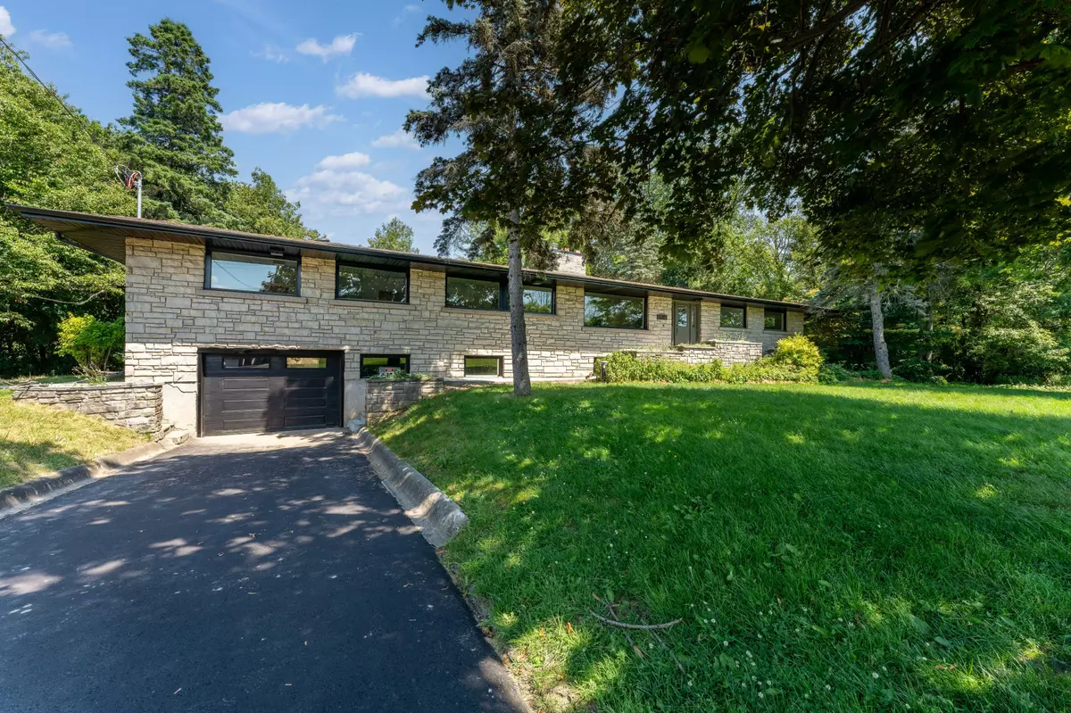 Kingston, ON K7L 4V4,1802 Sydenham RD