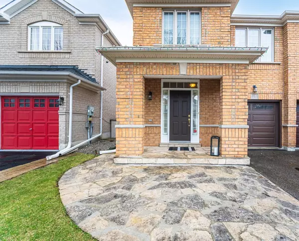 910 Oaktree CRES, Newmarket, ON L3X 2Z1