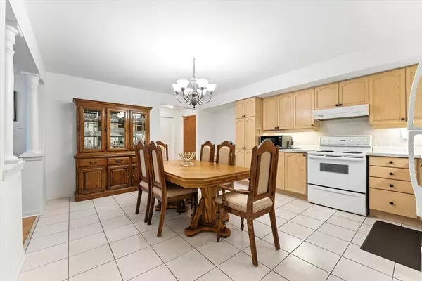 Vaughan, ON L4K 5N6,2502 Rutherford RD #307