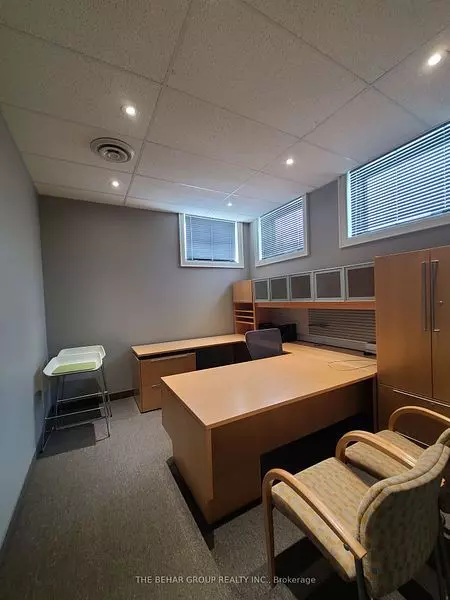Oakville, ON L6K 2G3,550 Speers RD #1 - 17