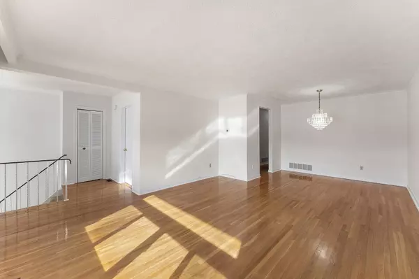 Toronto W05, ON M9L 1K9,96 Cabana DR