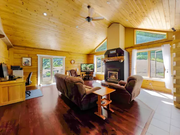 Muskoka Lakes, ON P0B 1J0,2351 Falkenburg RD