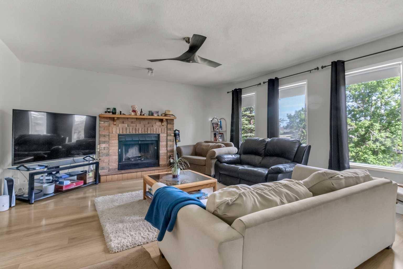 Calgary, AB T3K 1S9,1230 Berkley DR Northwest
