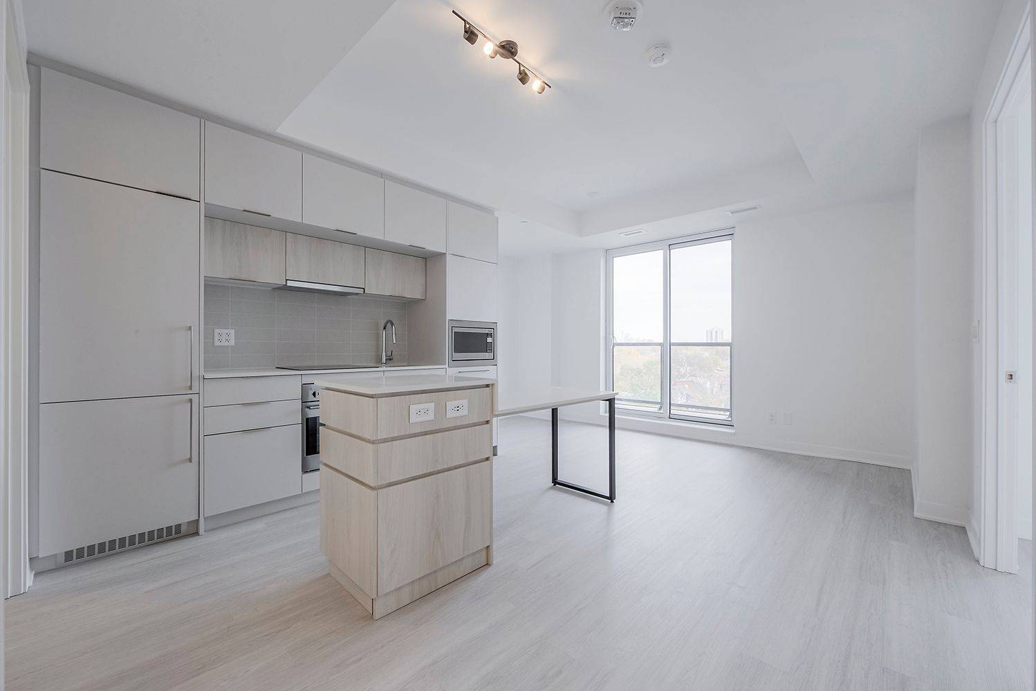 Toronto C03, ON M6C 1C5,185 Alberta AVE #1004