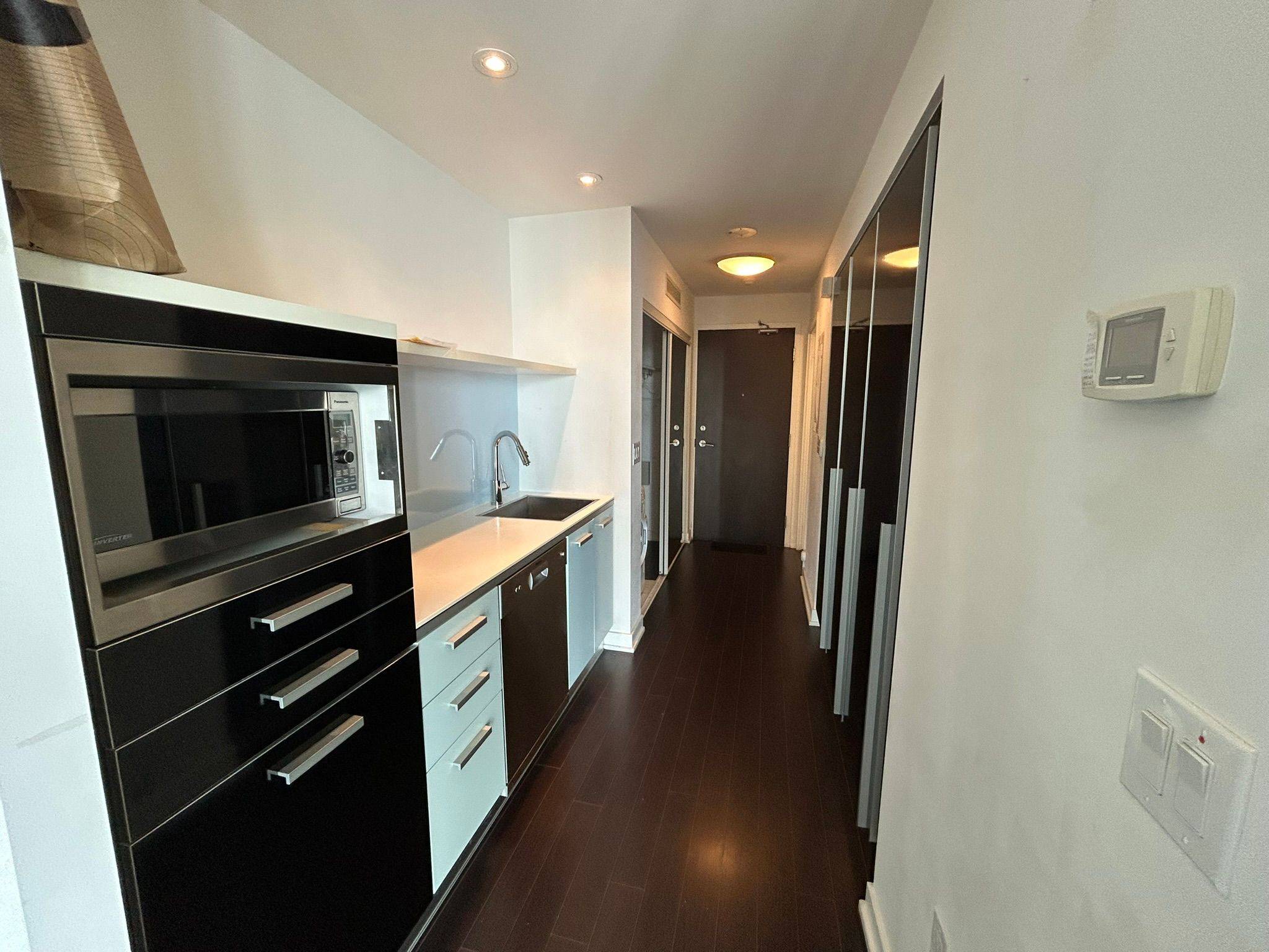 Toronto C01, ON M5V 2V6,38 Dan Leckie WAY #2202