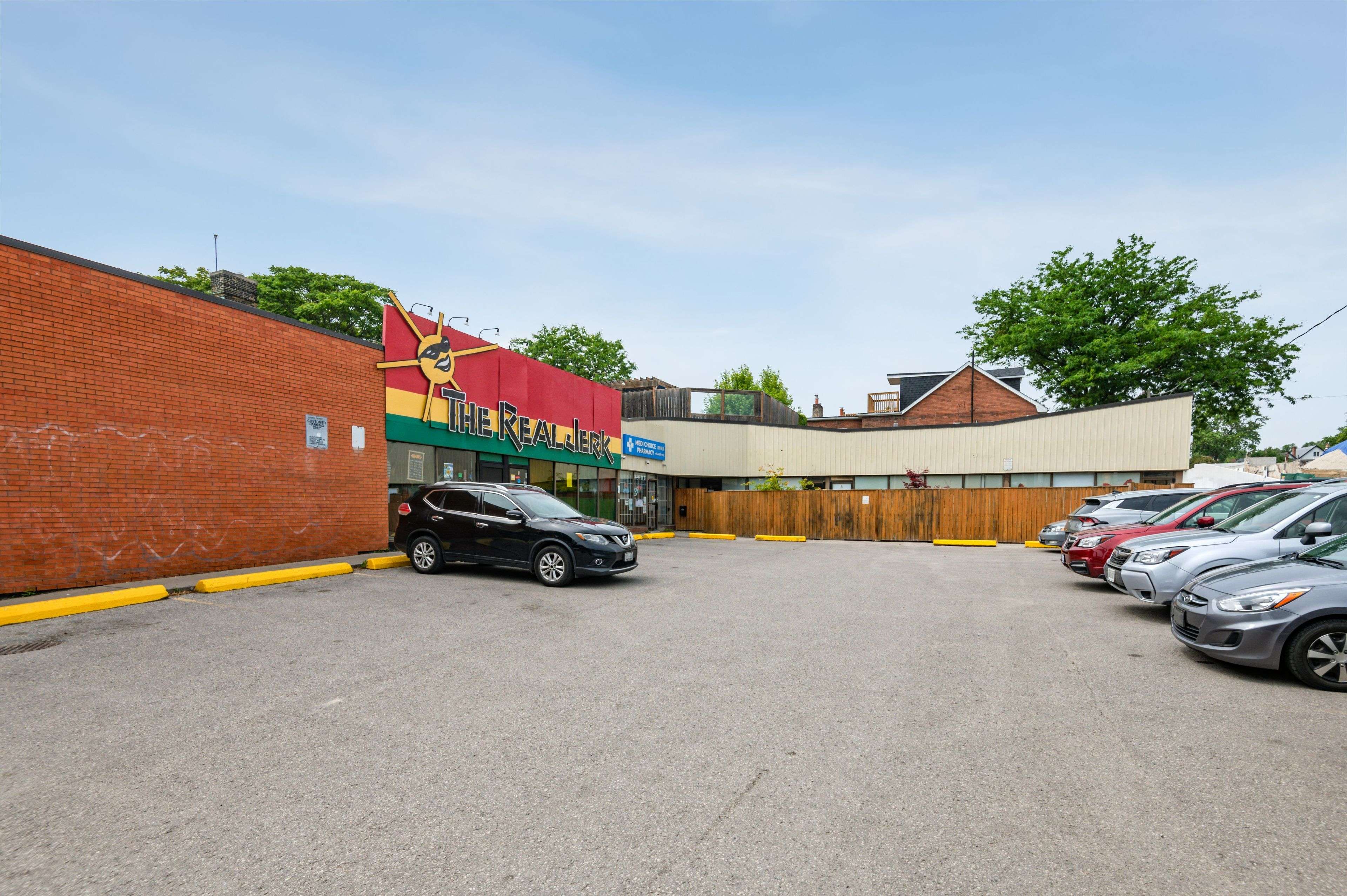 Toronto E01, ON M4M 1Y7,842 Gerrard ST E