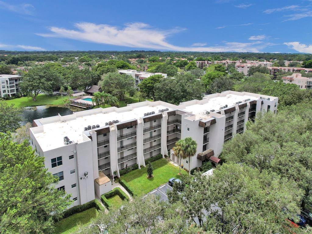 Davie, FL 33324,9330 Lagoon Pl #301