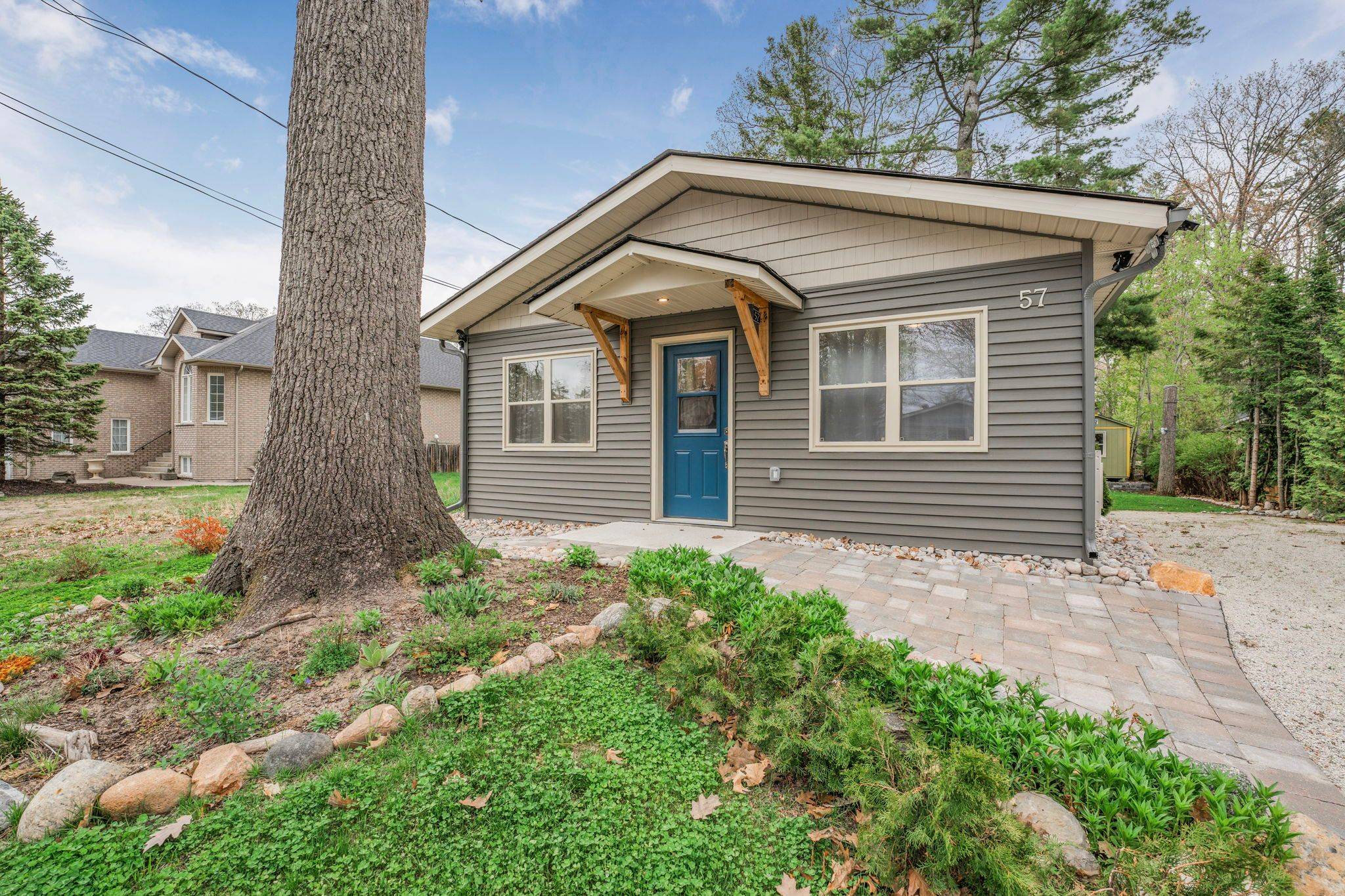 57 LAIDLAW ST, Wasaga Beach, ON L9Z 2L2