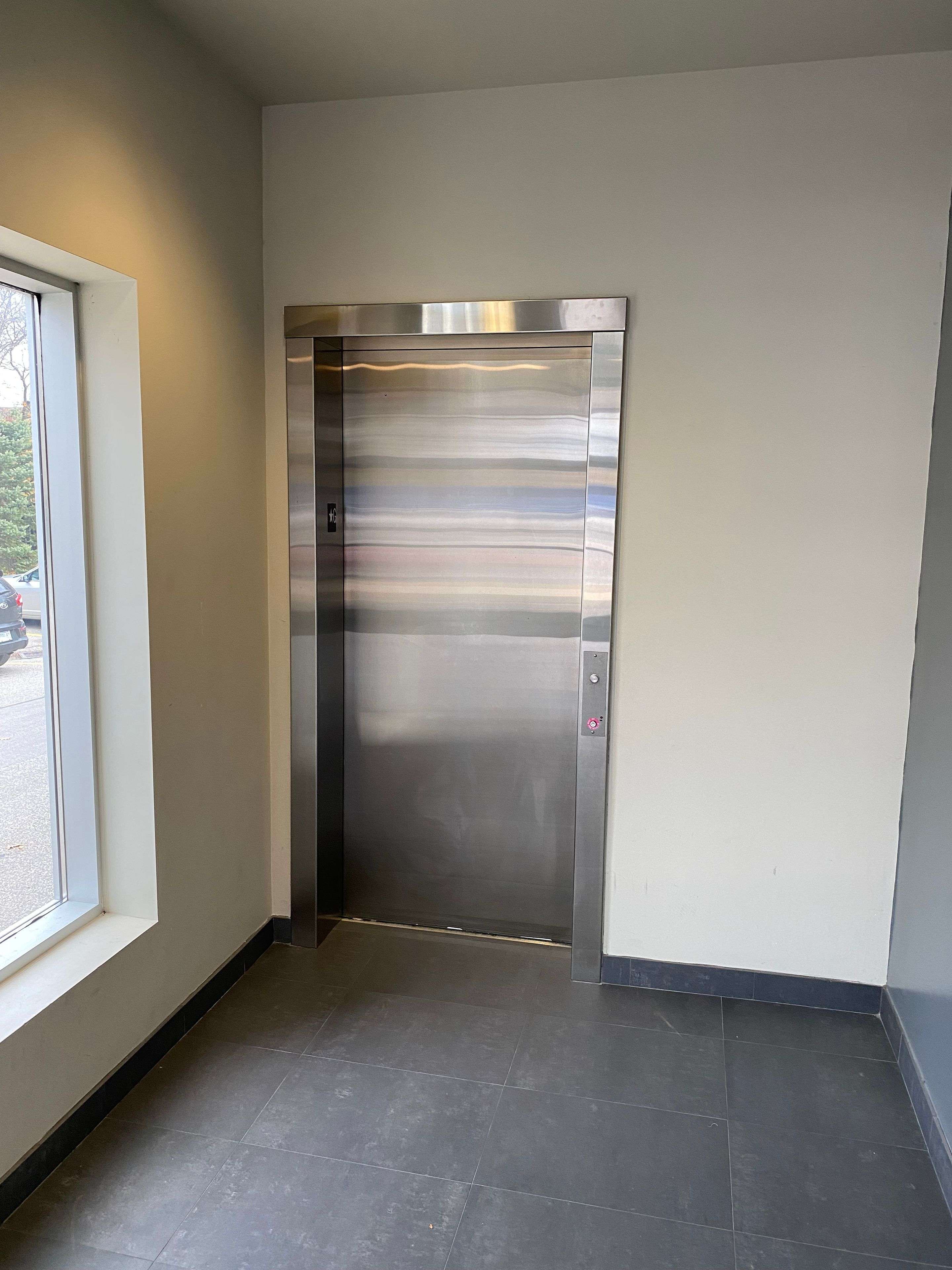Mississauga, ON L4Y 2X3,702 Burnhamthorpe RD E #7