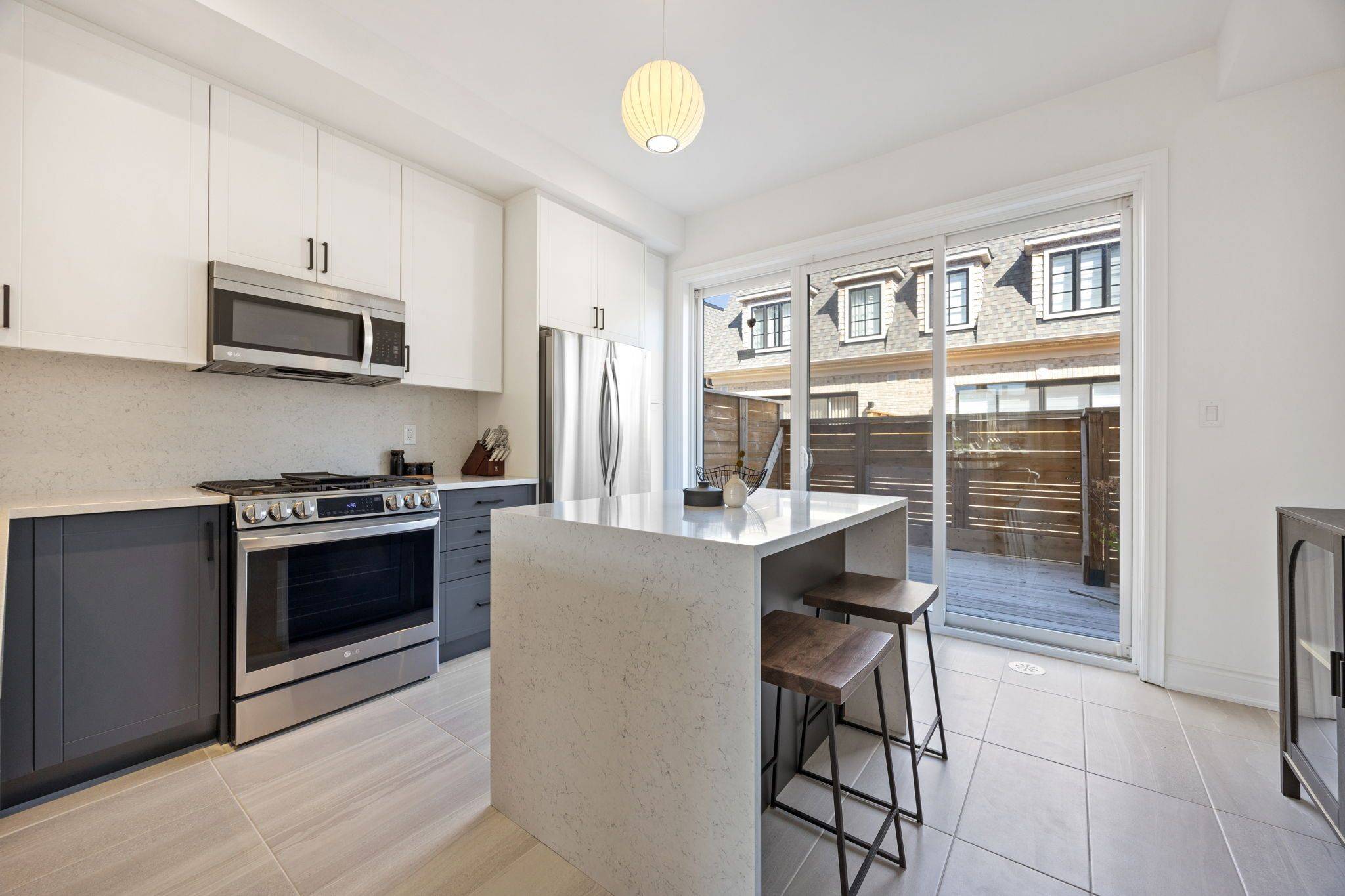 Mississauga, ON L5M 2P6,10 Lunar CRES #21