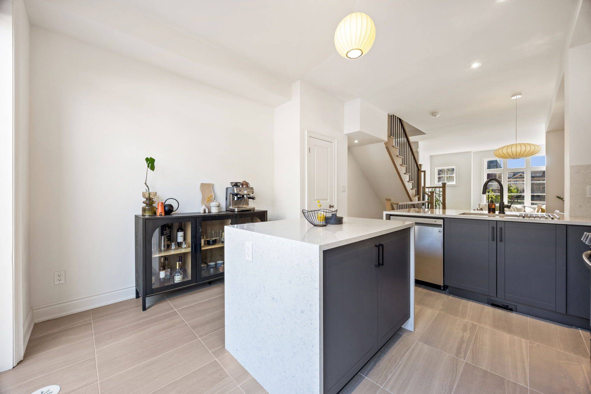 Mississauga, ON L5M 2P6,10 Lunar CRES #21