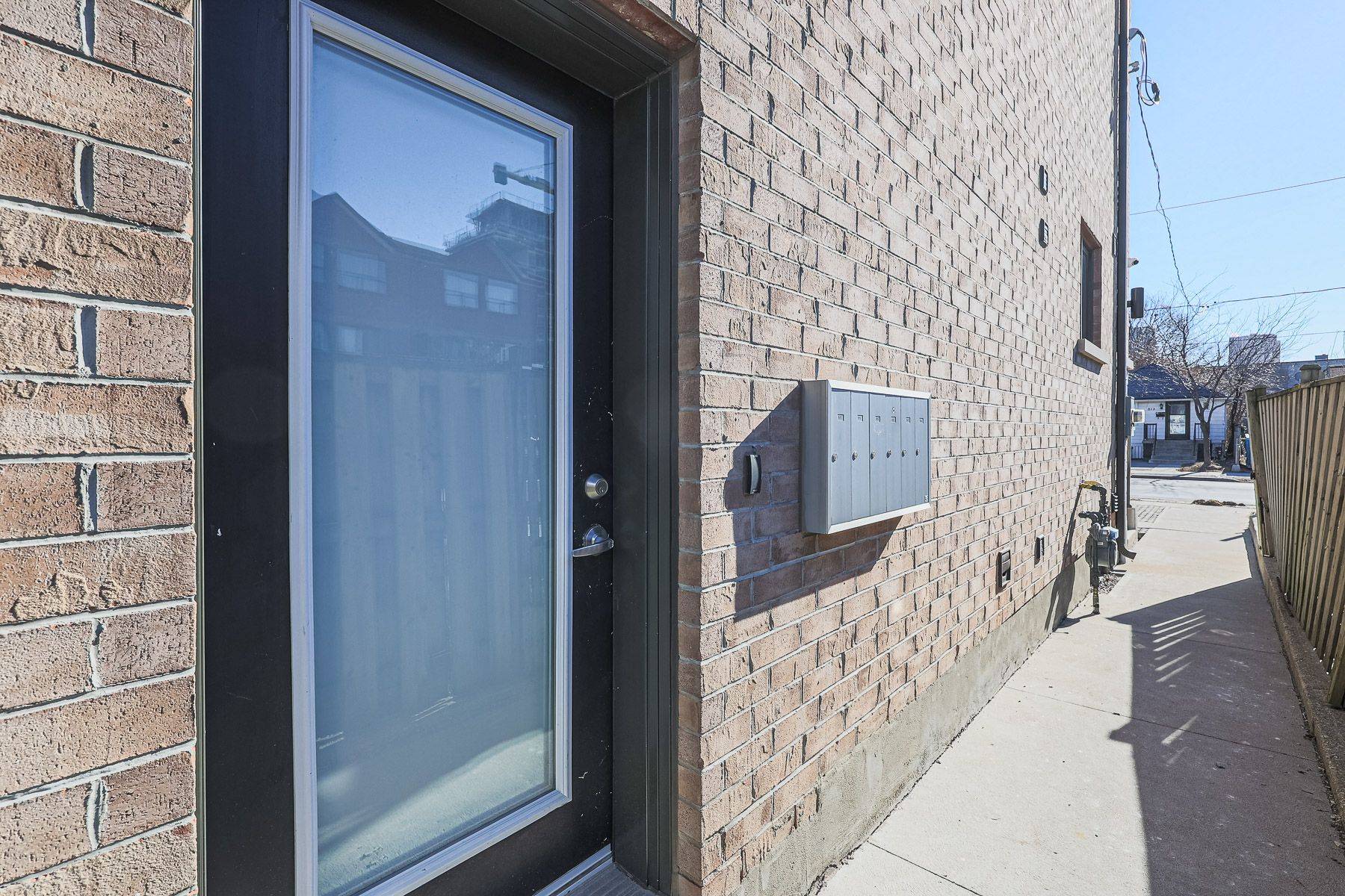 Toronto W04, ON M4R 1N3,814 Glencairn AVE #102
