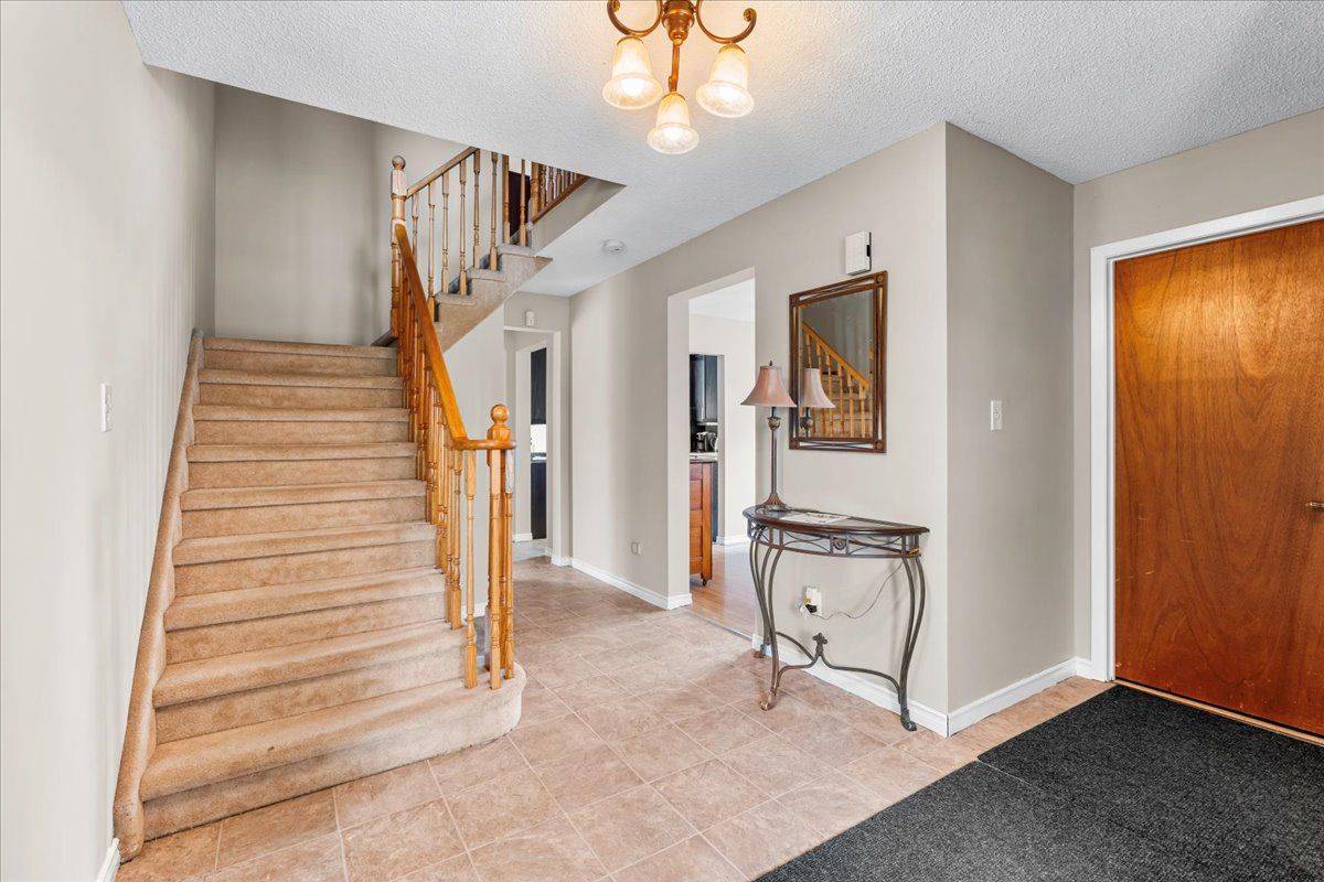 Belleville, ON K8P 5B2,17 Morris DR