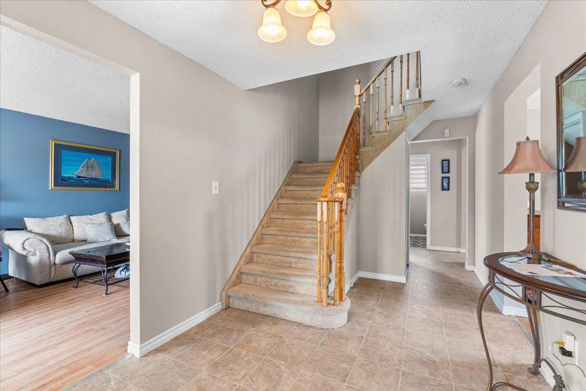 Belleville, ON K8P 5B2,17 Morris DR
