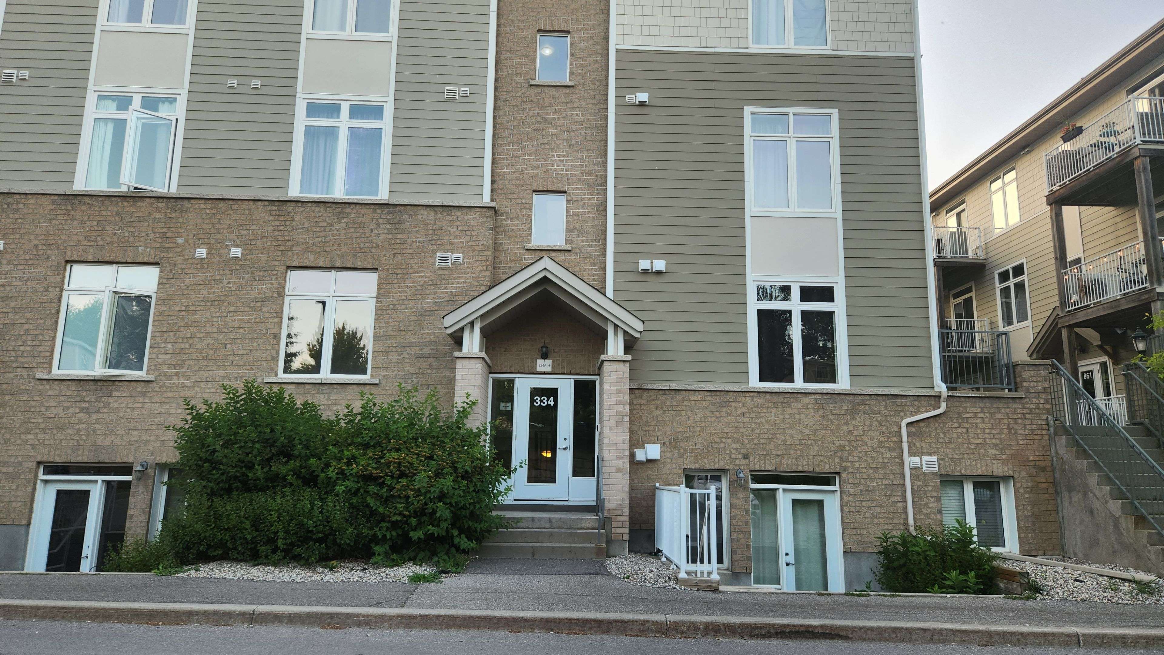 Elmvale Acres And Area, ON K1G 4E4,334 Everest Private #B