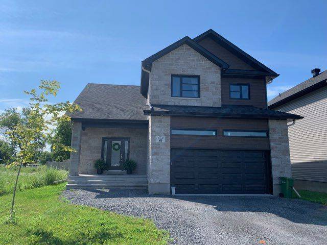 75 Chateauguay ST, Russell, ON K0A 2M0
