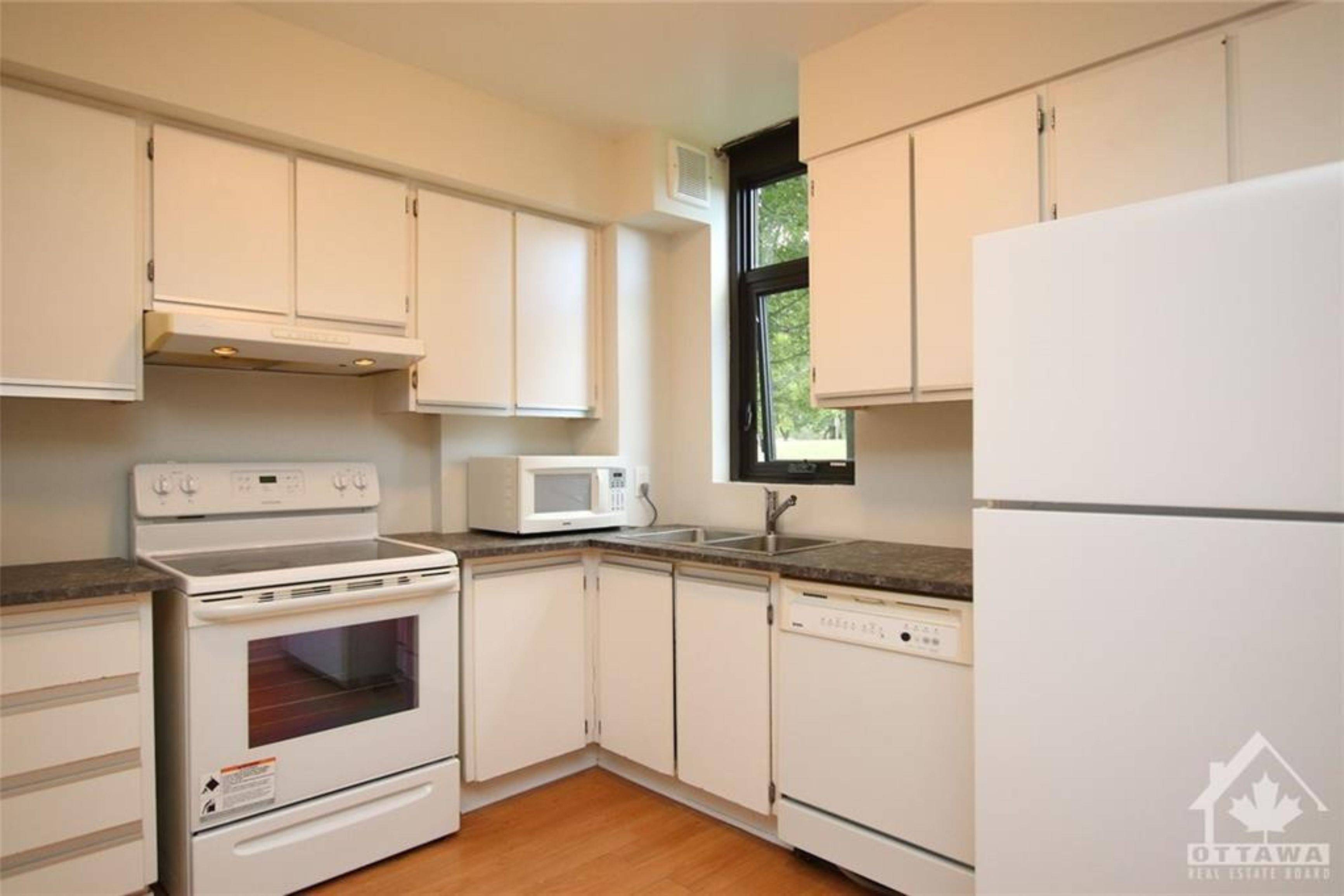 Britannia Heights - Queensway Terrace N And Area, ON K2B 8M5,2871 RICHMOND RD #410