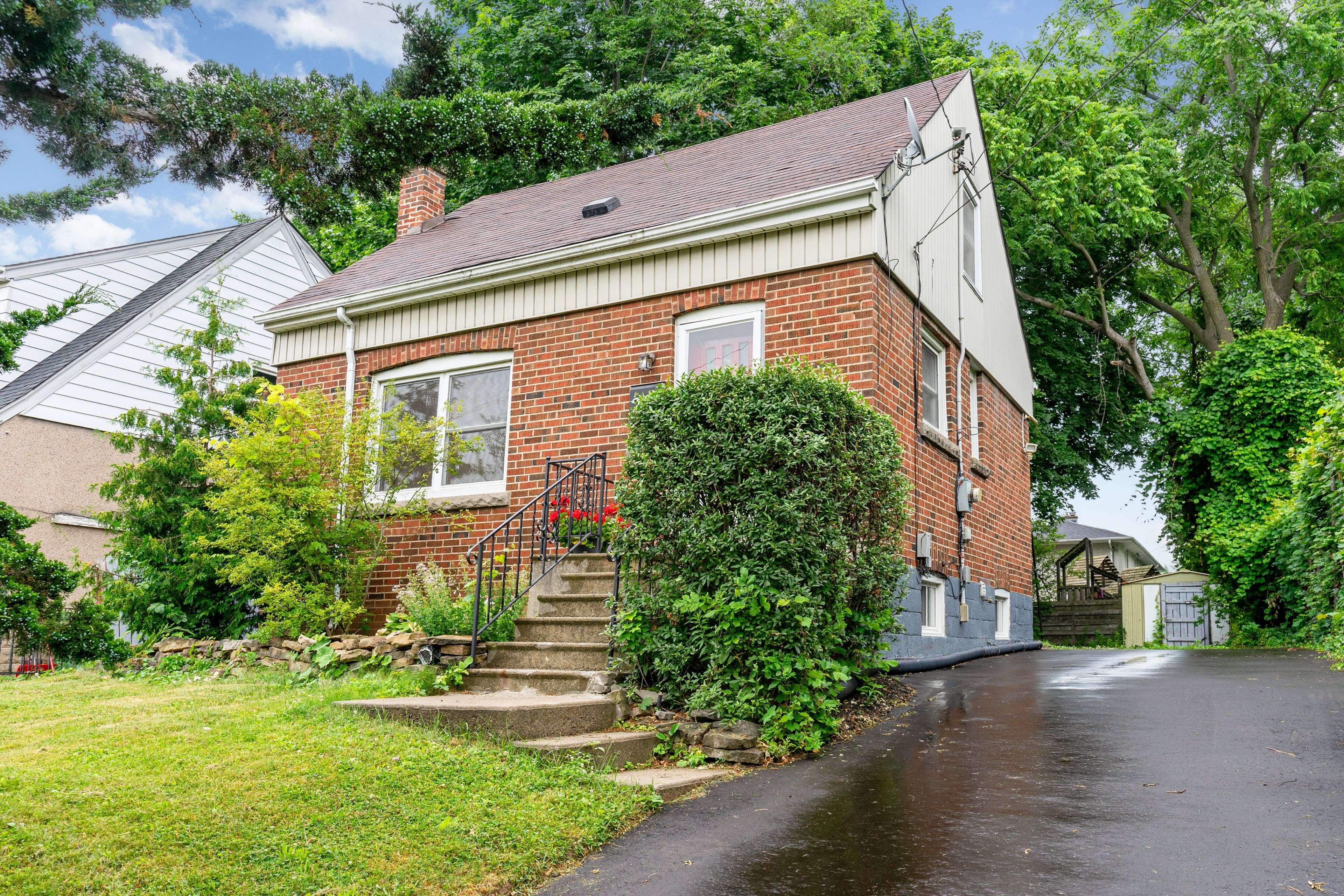 Hamilton, ON L8S 2T9,225 Bowman ST