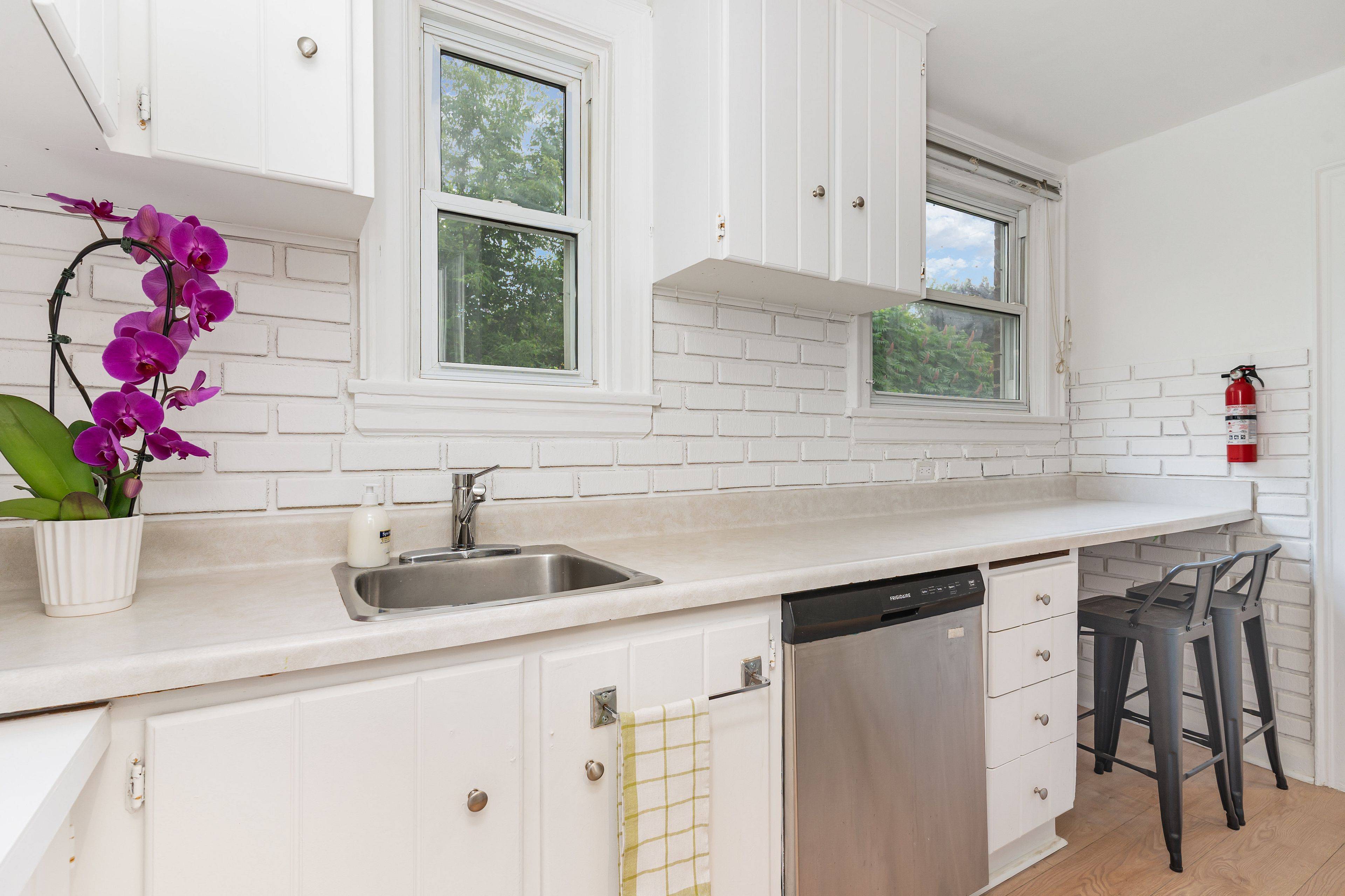 Hamilton, ON L8S 2T9,225 Bowman ST