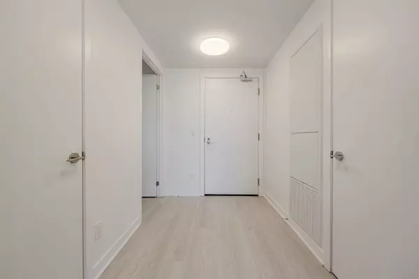 Toronto C03, ON M6C 1C5,185 Alberta AVE #1004