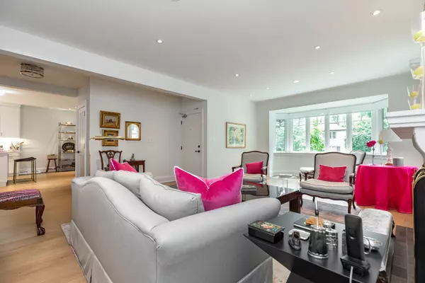 Toronto C02, ON M4V 1H3,32 Edmund AVE #Main