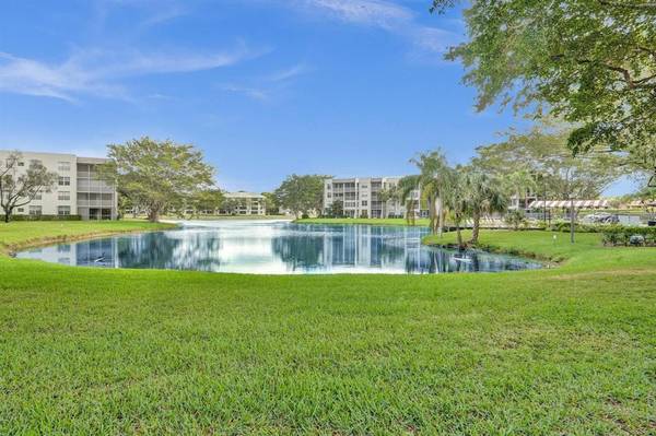 9340 Lagoon Pl #209, Davie, FL 33324