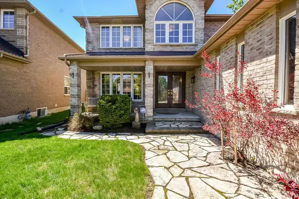Barrie, ON L4N 0M9,5 Newberry CT