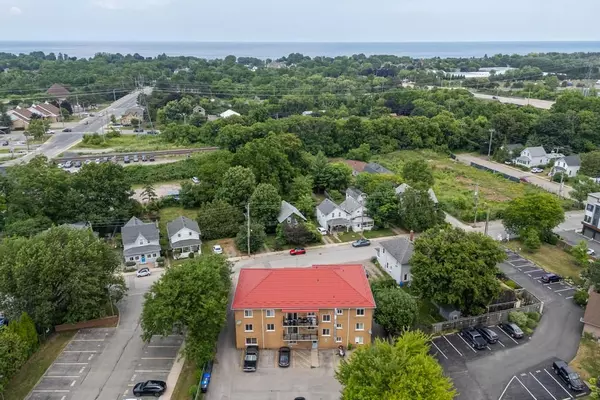 14 John ST #Unit 301, Grimsby, ON L3M 1X5